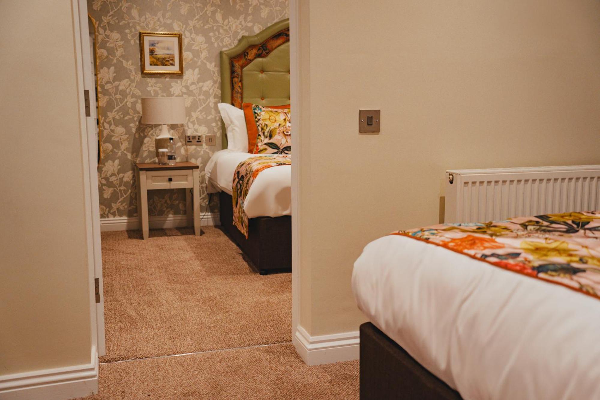 The Golden Fleece Hotel, Thirsk, North Yorkshire Bagian luar foto