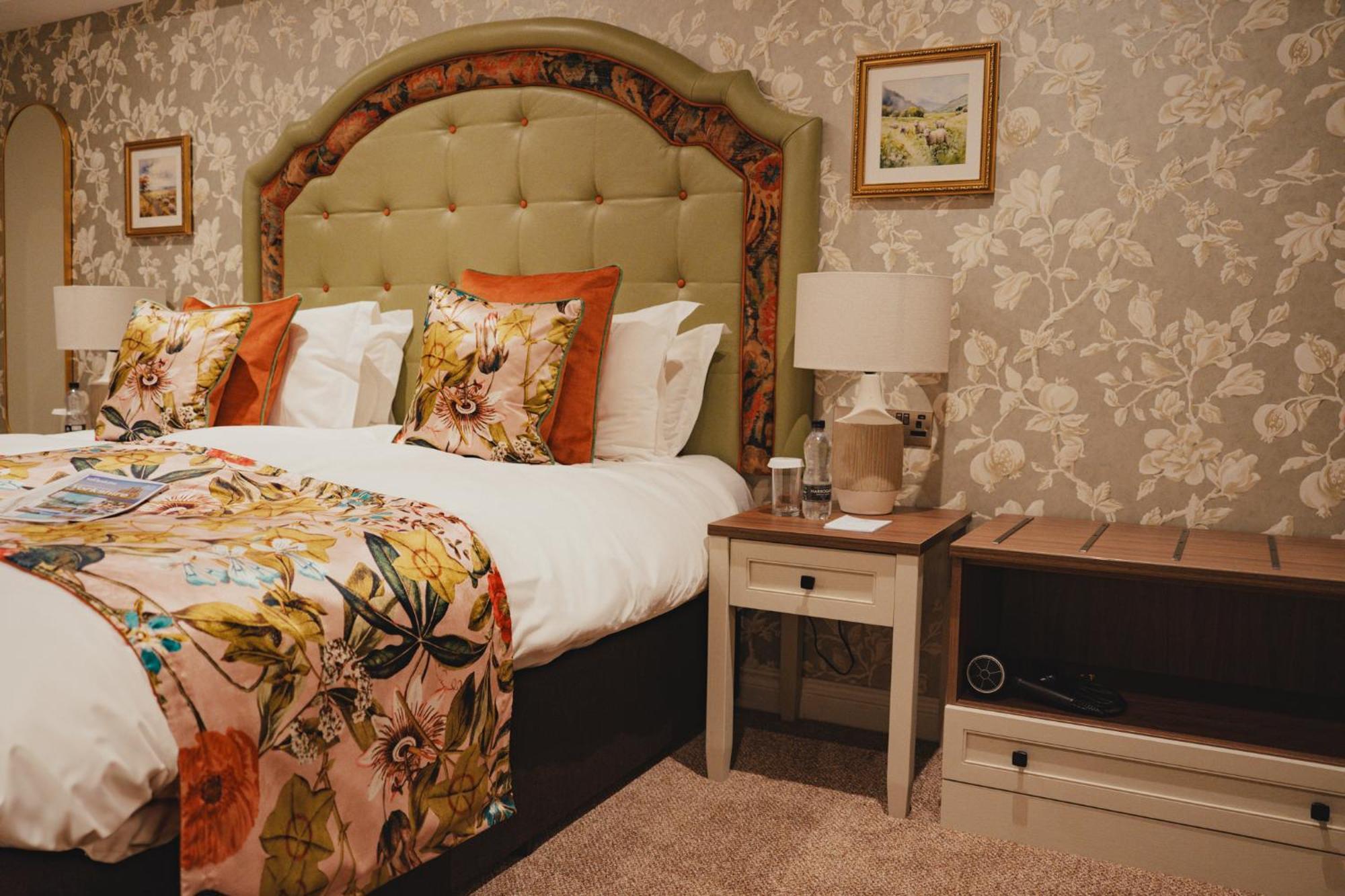 The Golden Fleece Hotel, Thirsk, North Yorkshire Bagian luar foto