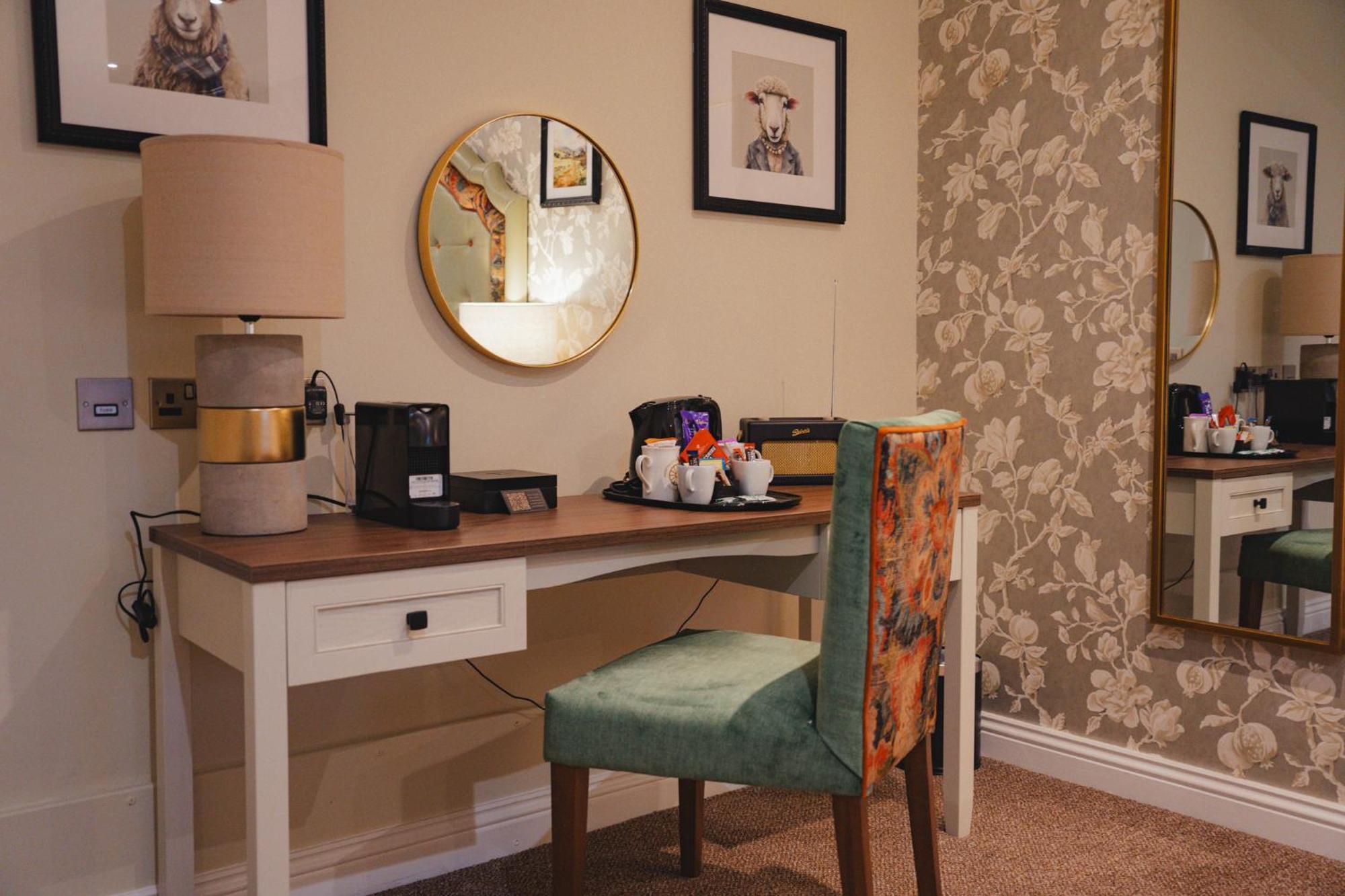 The Golden Fleece Hotel, Thirsk, North Yorkshire Bagian luar foto