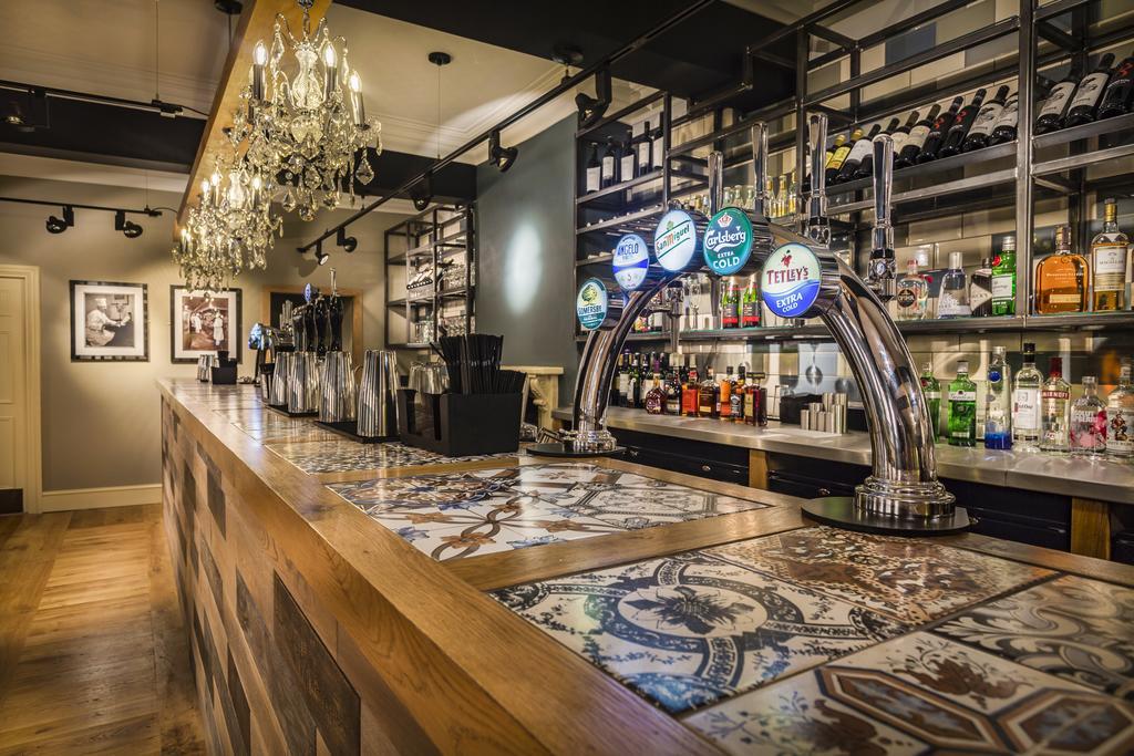 The Golden Fleece Hotel, Thirsk, North Yorkshire Bagian luar foto