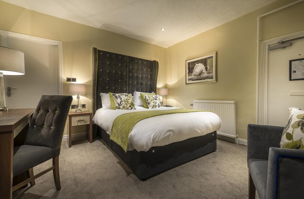 The Golden Fleece Hotel, Thirsk, North Yorkshire Bagian luar foto