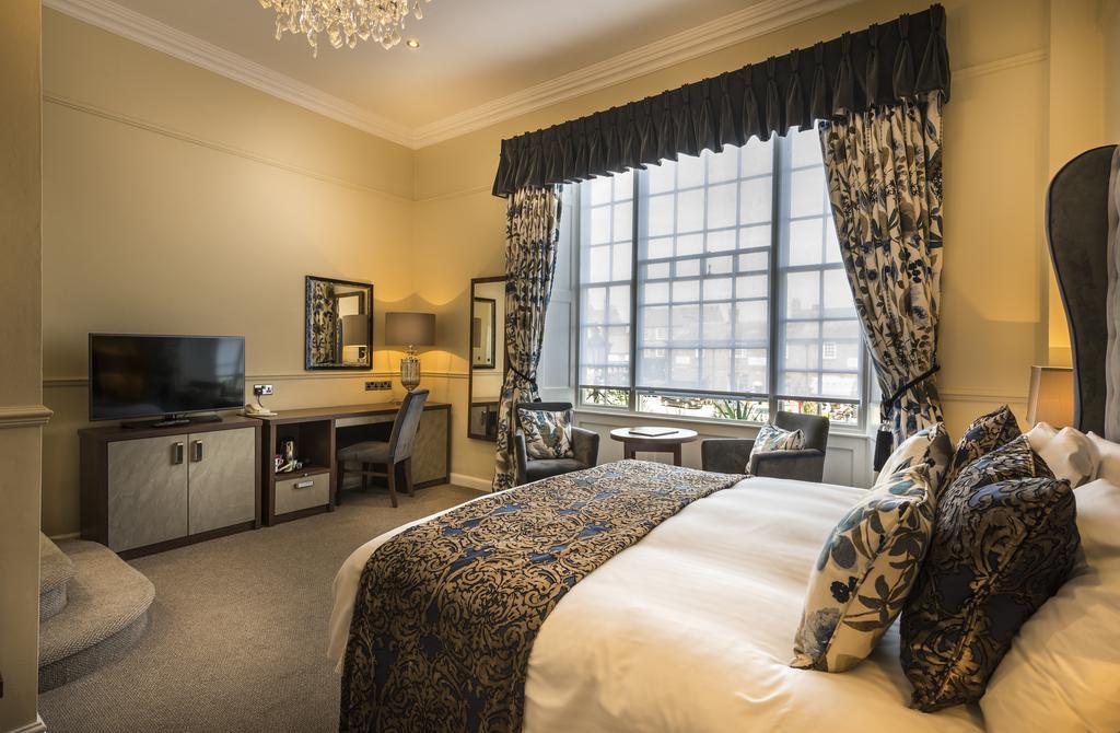 The Golden Fleece Hotel, Thirsk, North Yorkshire Bagian luar foto
