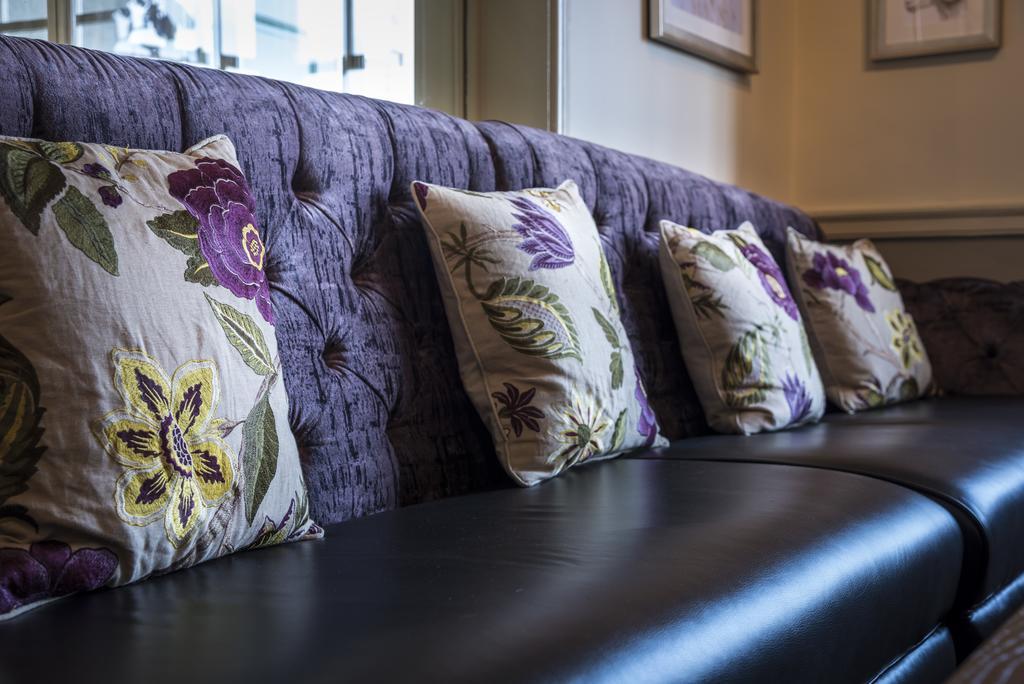 The Golden Fleece Hotel, Thirsk, North Yorkshire Bagian luar foto