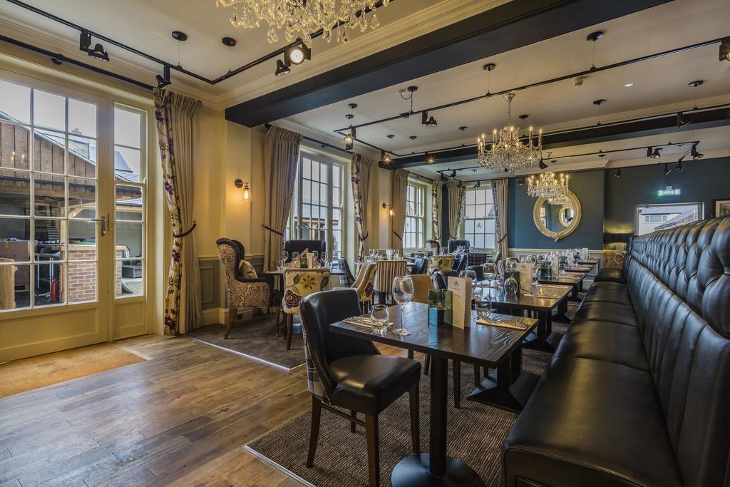 The Golden Fleece Hotel, Thirsk, North Yorkshire Bagian luar foto