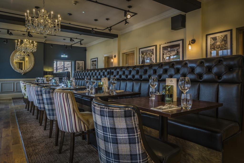 The Golden Fleece Hotel, Thirsk, North Yorkshire Bagian luar foto