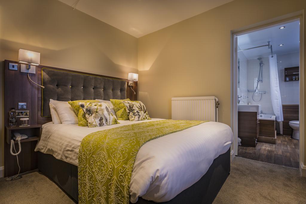 The Golden Fleece Hotel, Thirsk, North Yorkshire Bagian luar foto