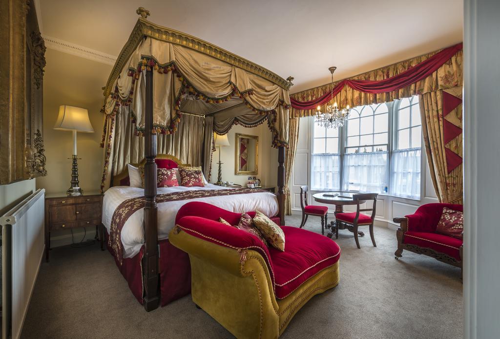 The Golden Fleece Hotel, Thirsk, North Yorkshire Bagian luar foto