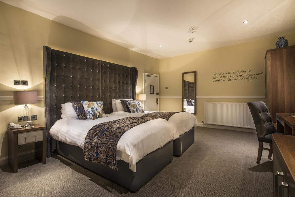 The Golden Fleece Hotel, Thirsk, North Yorkshire Bagian luar foto