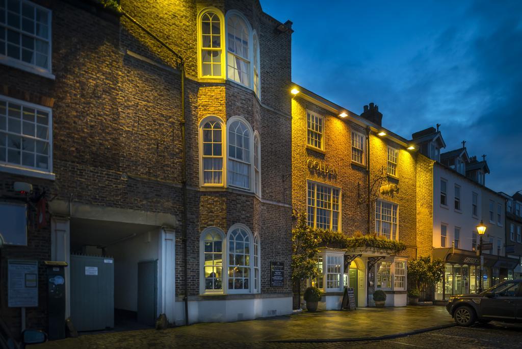 The Golden Fleece Hotel, Thirsk, North Yorkshire Bagian luar foto