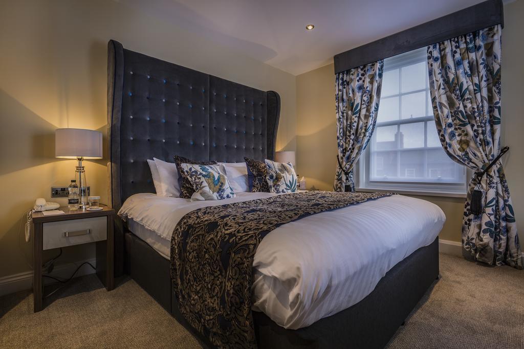 The Golden Fleece Hotel, Thirsk, North Yorkshire Bagian luar foto