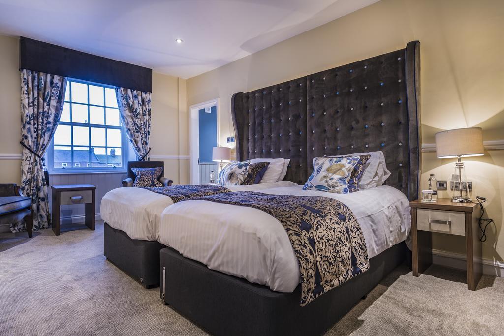 The Golden Fleece Hotel, Thirsk, North Yorkshire Bagian luar foto
