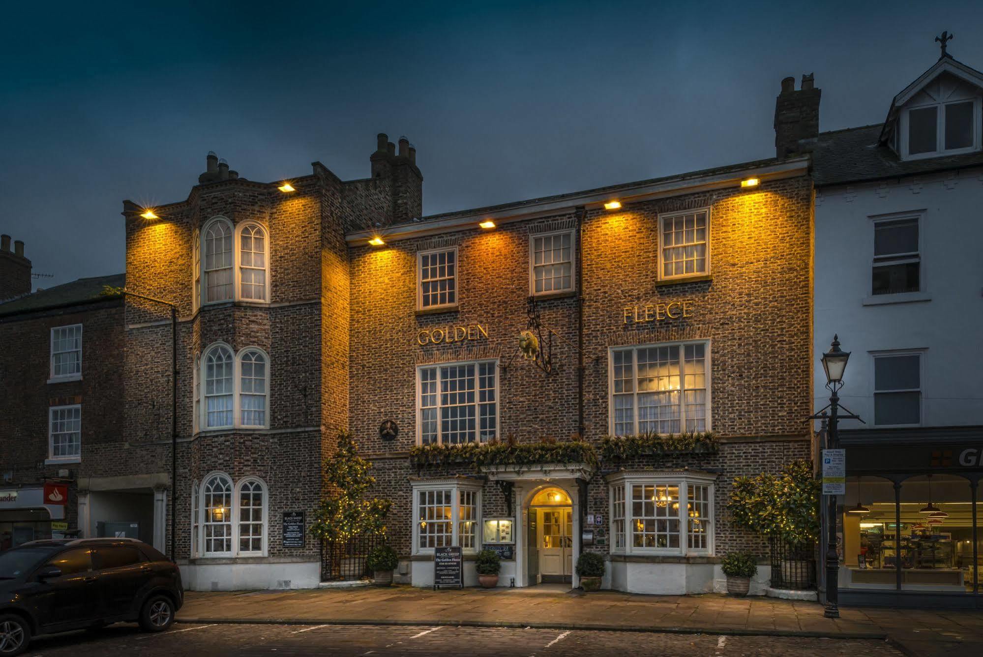 The Golden Fleece Hotel, Thirsk, North Yorkshire Bagian luar foto
